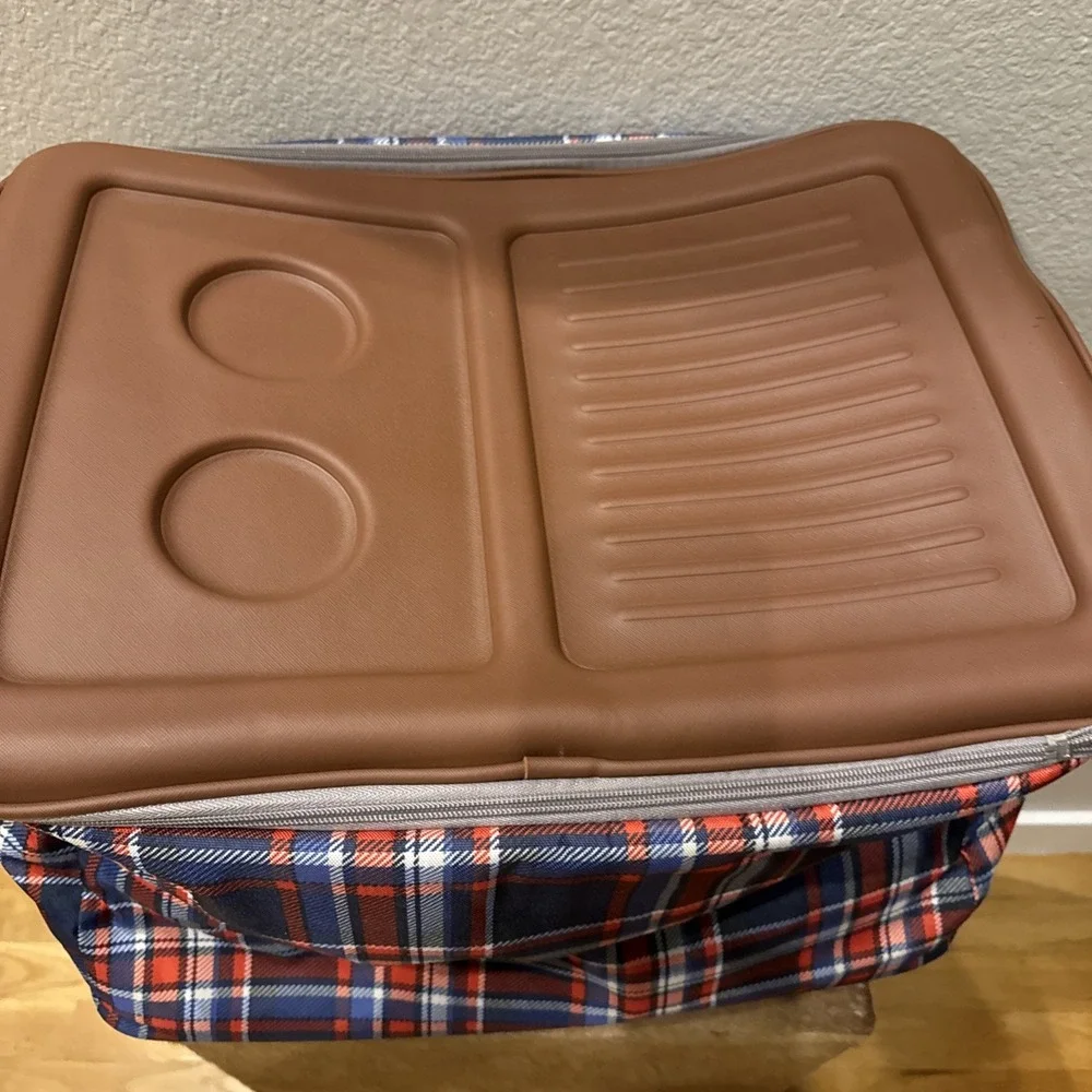 The Unbranded Brand collapsible portable